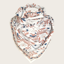 Charger l'image dans la galerie, Foulard en coton blanc et marron bleu Oeko-tex bio qualité fabriqué en France