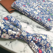 Charger l'image dans la galerie, Noeud Papillon Liberty June's meadow bleu roi