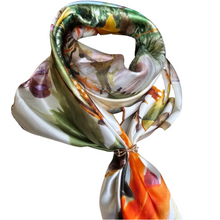 Charger l'image dans la galerie, Grand Foulard en soie naturelle aux motifs floraux vibrants. Ses nuances de vert, d'orange, de violet et de blanc s'entrelacent pour créer un design élégant et raffiné. Doux au toucher, il ajoute une touche sophistiquée à toutes vos tenues. Idéal pour les amoureuses de la nature et du style intemporel.