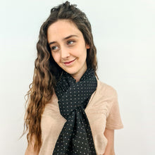 Charger l'image dans la galerie, Foulard Lou noir