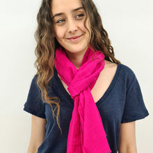 Charger l'image dans la galerie, Foulard Léonie lin rose fuschia