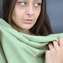 Charger l'image dans la galerie, Étole mixte Cachemire et Laine Liam vert anis