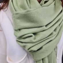 Charger l'image dans la galerie, Étole mixte Cachemire et Laine Liam vert anis