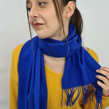Charger l'image dans la galerie, Écharpe mixte Cachemire et Laine Andréa bleu royal