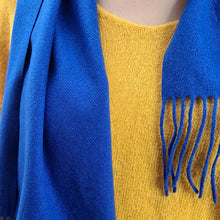 Charger l'image dans la galerie, Écharpe mixte Cachemire et Laine Andréa bleu royal