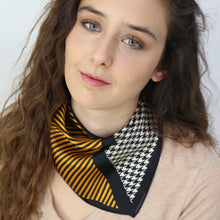 Charger l'image dans la galerie, Carré de soie Yvelise