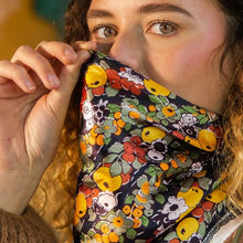 Charger l'image dans la galerie, Petit carré de soie automnal baie fruité